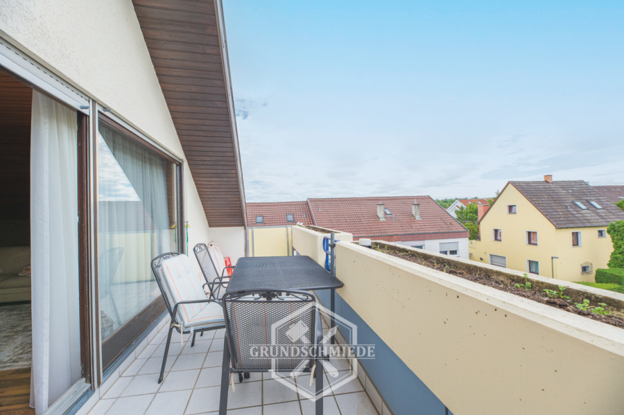 Große 3-Zimmer-Wohnung mit Balkon in beliebtem Wohngebiet, 71254 Ditzingen, Dachgeschosswohnung