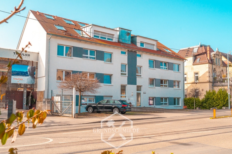 Sehr schöne 5-Zimmer Wohnung mit Balkon im Stuttgarter Norden, 70191 Stuttgart, Apartment